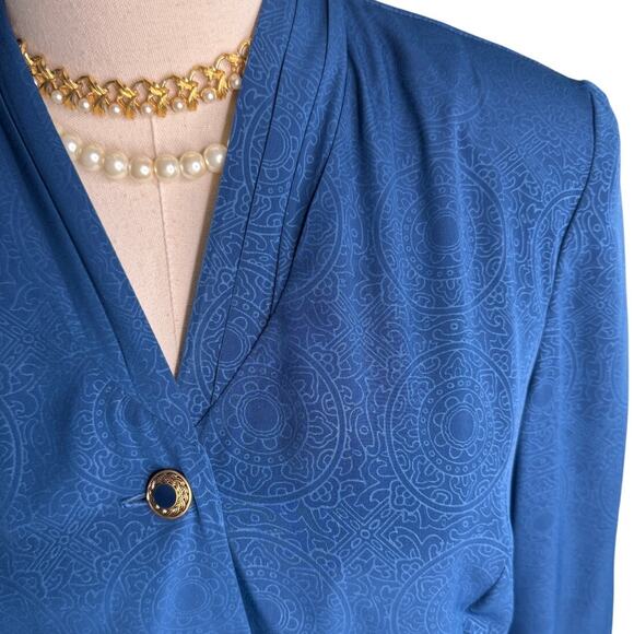 Vintage Leslie Fay medallion embossed fancy button secretary blouse blue size 8P - Picture 2 of 8